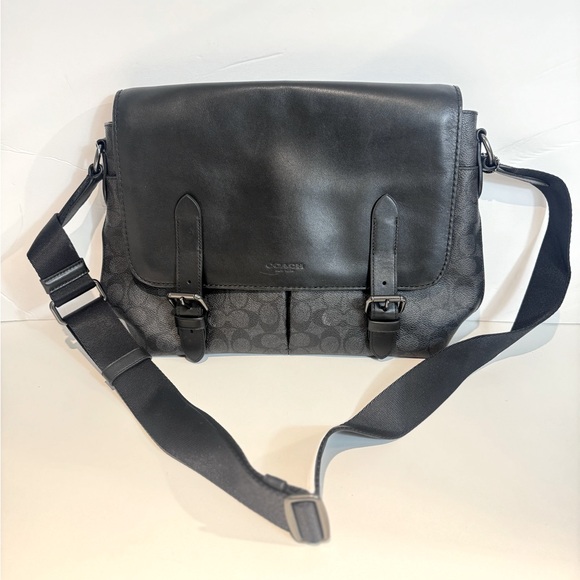 Metropolitan Soft Messenger crossbody In Signature Canvas - Picture 2 of 7